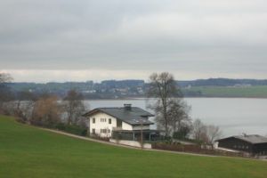 wunderschoene-2-zimmer-dachgeschoss-wohnung-in-henndorf-am-wallersee-mit-seeblick